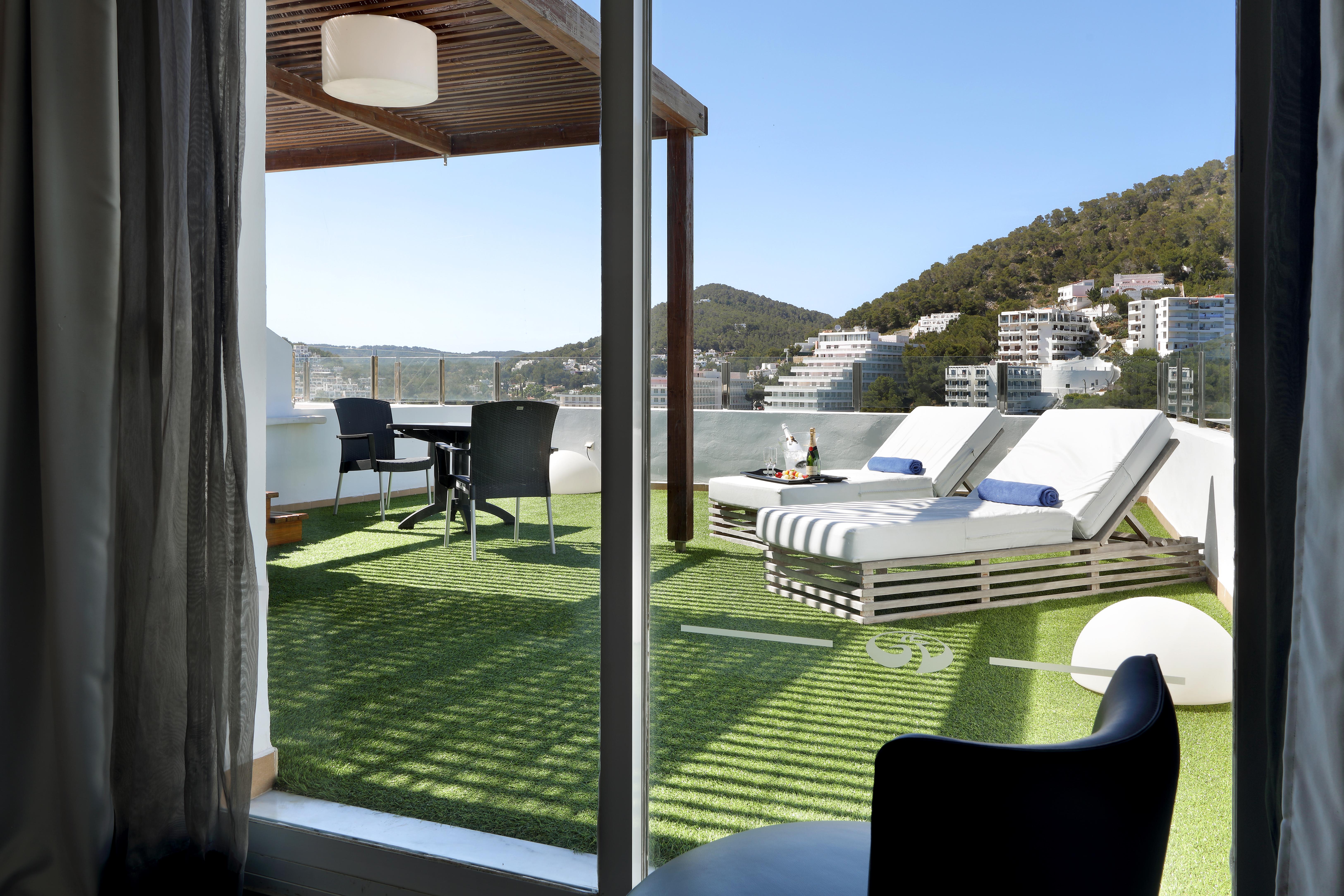 Palladium Hotel Cala Llonga - Adults Only 외부 사진