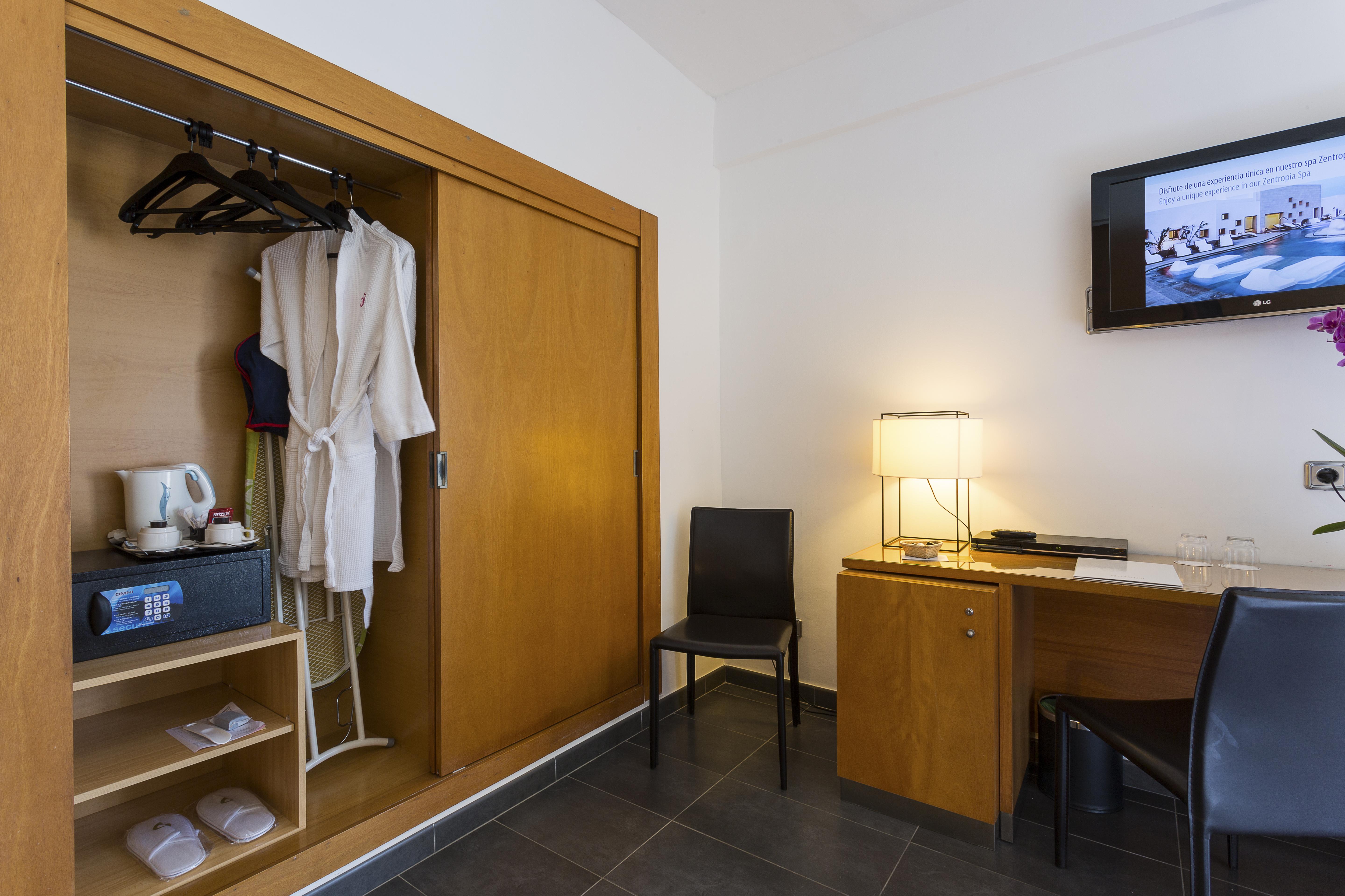 Palladium Hotel Cala Llonga - Adults Only 외부 사진