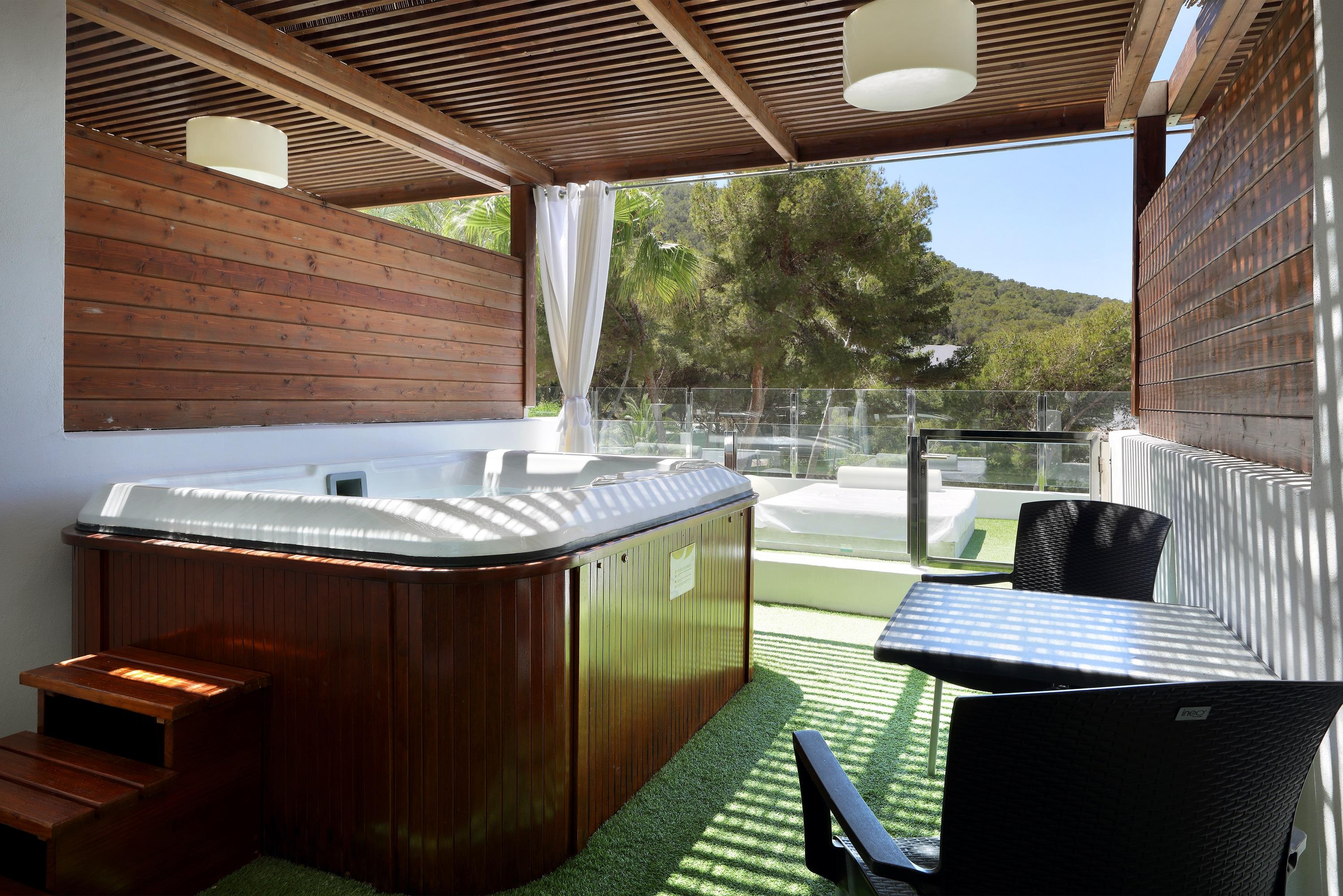 Palladium Hotel Cala Llonga - Adults Only 외부 사진