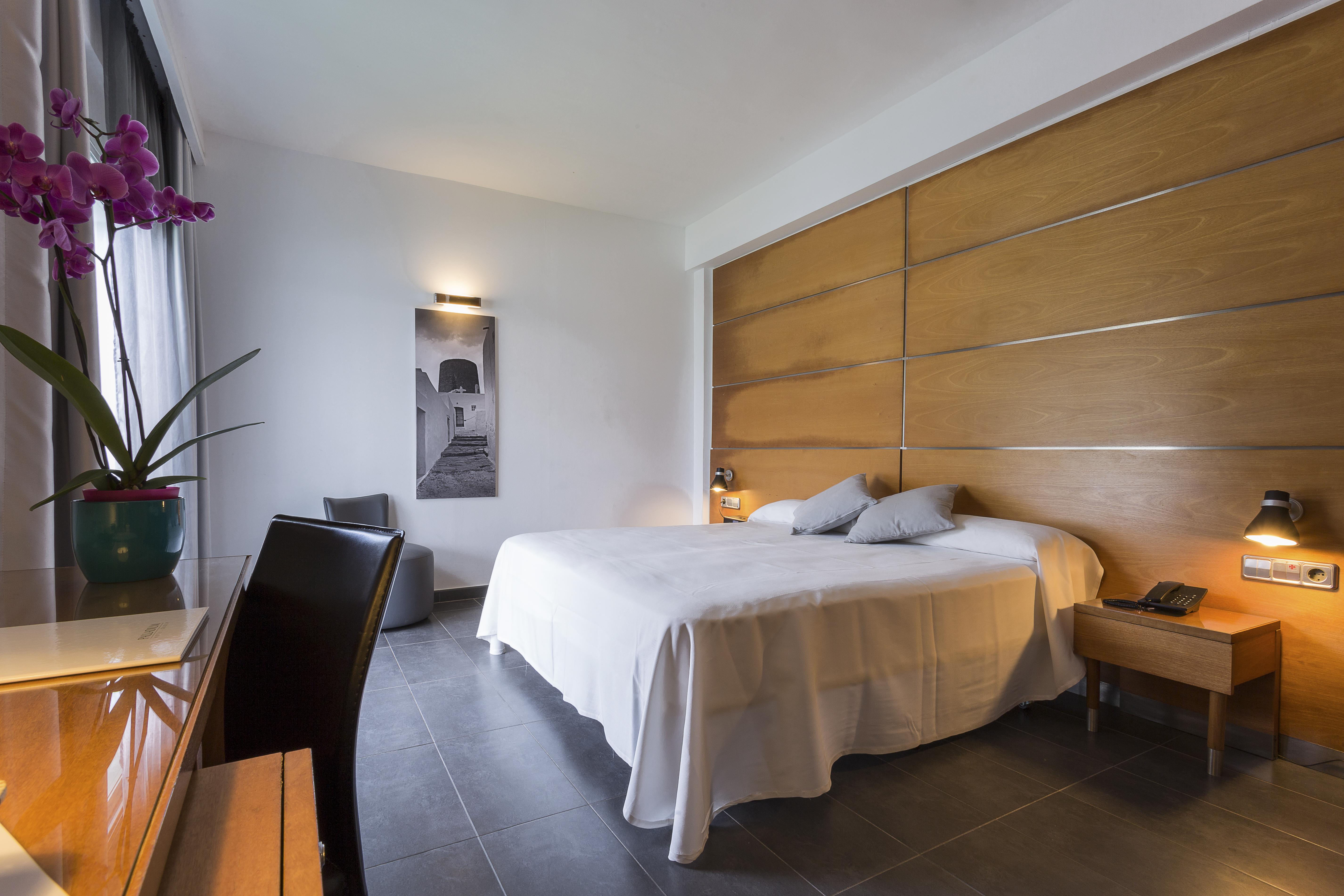 Palladium Hotel Cala Llonga - Adults Only 외부 사진