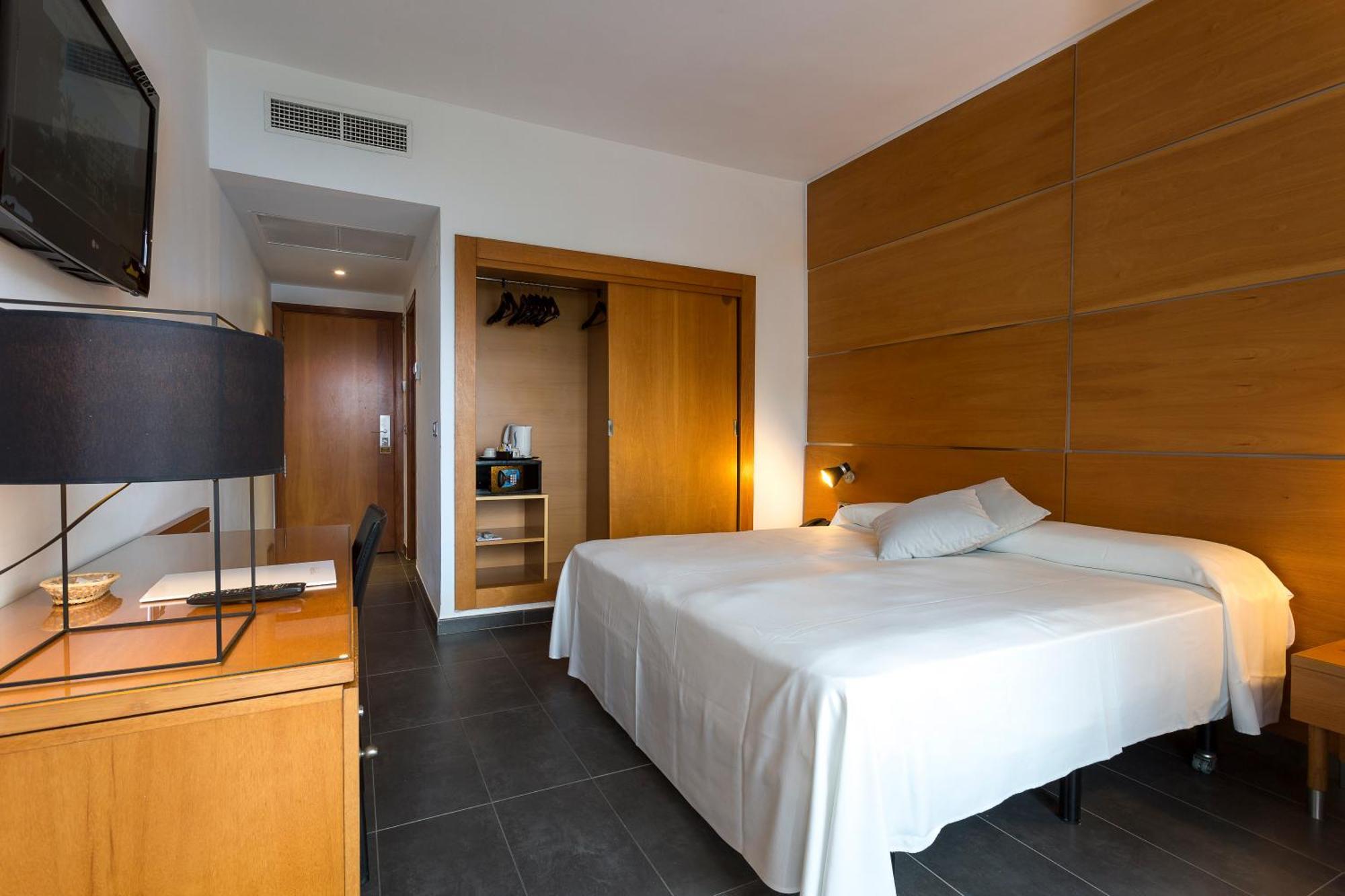 Palladium Hotel Cala Llonga - Adults Only 외부 사진